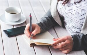 چگونه ویرایش تخصصی شانس پذیرش مقاله شما را دو برابر می‌کند؟